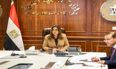 وزيرة التنمية تتابع مع المحافظات الإجراءات الخاصة بتحديد أسعار تعريفة الركوب الجديدة لسيارات الأجرة