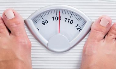 حسام موافي يحذر من فقدان الوزن رغم تناول الطعام: القلق والغدة الدرقية السبب.. فيديو