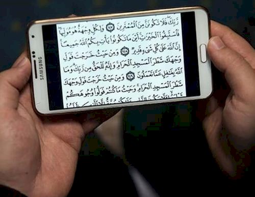 مفتي الجمهورية يوضح جواز قراءة القرآن على الموبايل في حالات معينة
