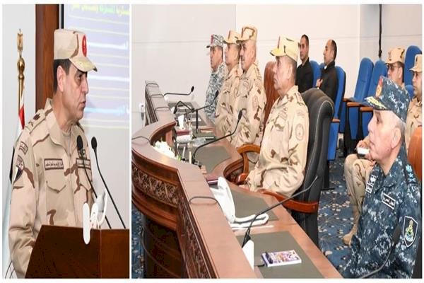 وزير الدفاع يلتقى مقاتلى القوات البحرية والمنطقة الشمالية العسكرية ويشاركهم تناول وجبة الإفطار