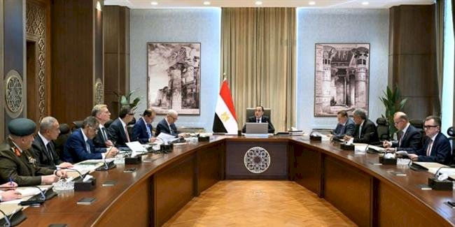 رئيس الوزراء يترأس اجتماع لجنة إدارة الأزمات المركزية