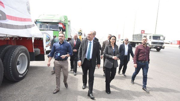 وزير التموين: 130 طنًا من المساعدات الإنسانية يتم نقلها عبر 22 شاحنة لدعم الأشقاء الفلسطينيين